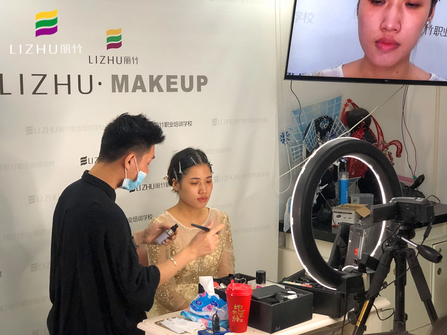 麗竹化妝學校提示：愛化妝的你必須要知道！