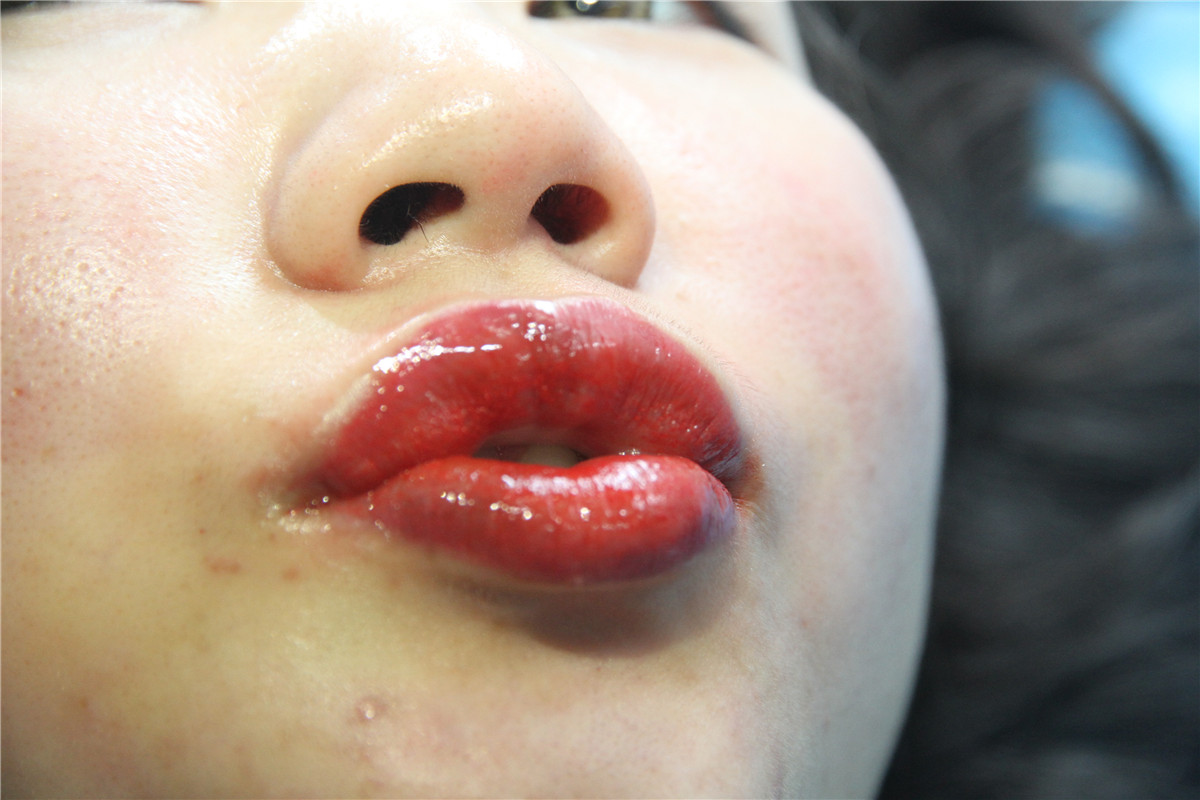 南寧紋繡學(xué)校分享：漂唇怎樣才能快速上色