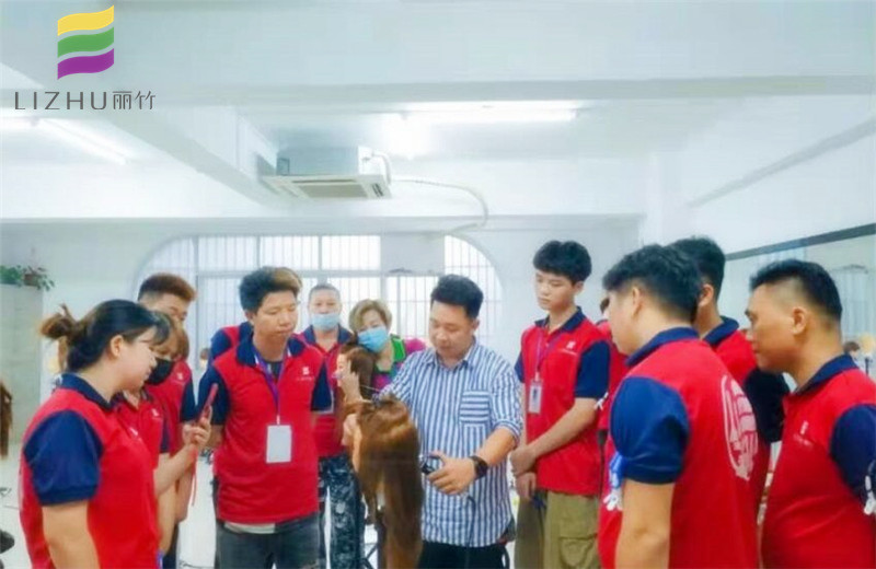 南寧學(xué)美發(fā)哪家好？看看麗竹火爆開班的程度就知道啦