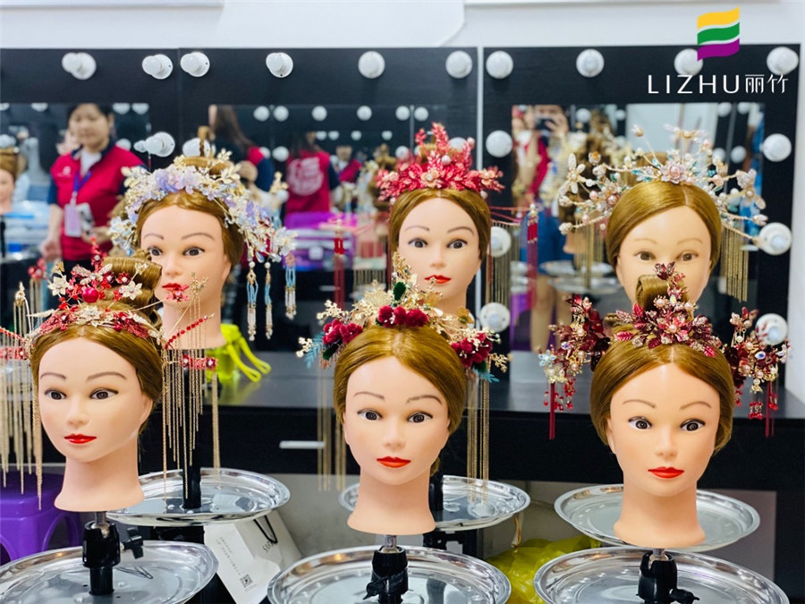 快看！廣西有名的化妝培訓(xùn)課堂實(shí)況