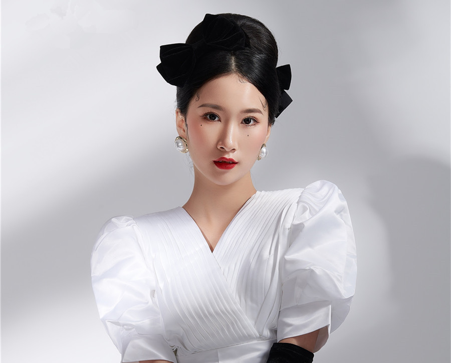 南寧彩妝培訓(xùn)學(xué)校作品：赫本復(fù)古造型