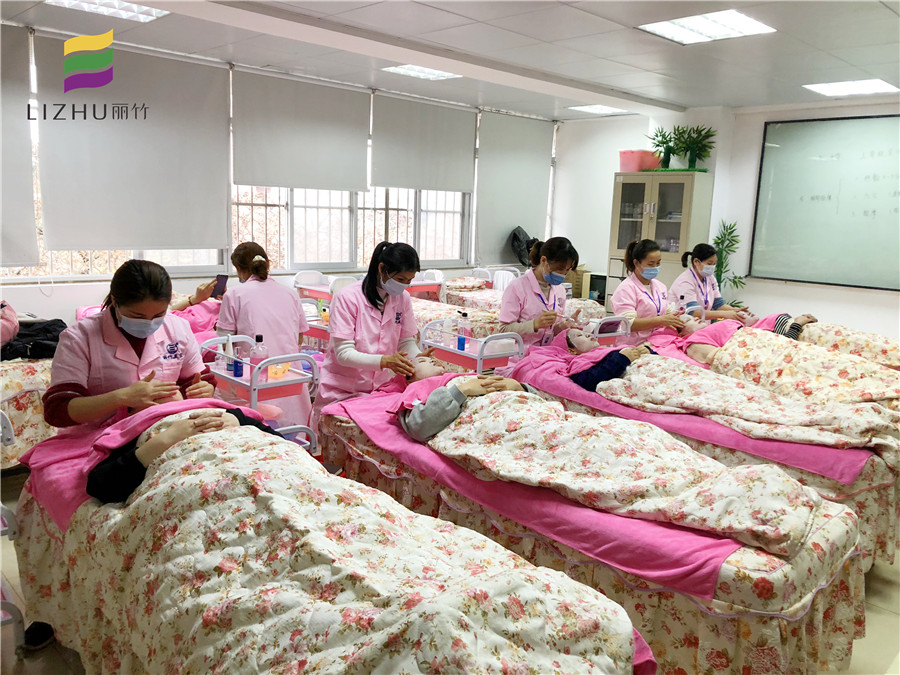 分享敷面膜的隱藏知識，看?南寧哪家美容學(xué)校專業(yè)