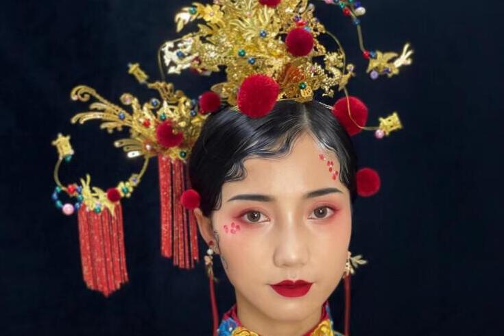 中式新娘造型，廣西彩妝造型學(xué)校作品