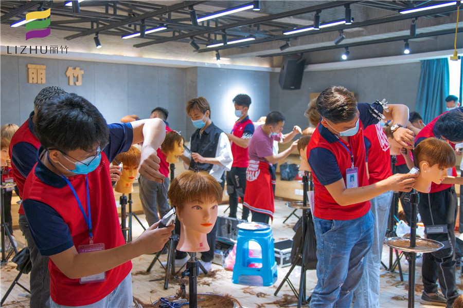 頭發(fā)剪得太薄怎么辦？廣西專(zhuān)業(yè)美發(fā)學(xué)校教你補(bǔ)救