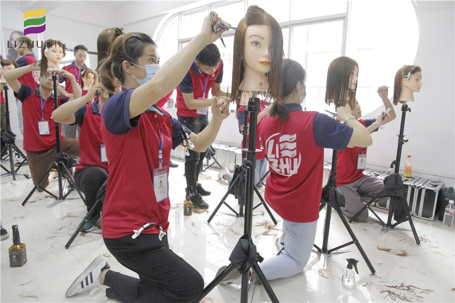 你的頭發(fā)適合打薄嗎？南寧美發(fā)培訓(xùn)機(jī)構(gòu)教你判斷