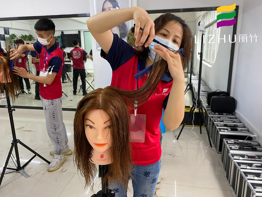 想知道廣西學(xué)美發(fā)哪家正規(guī)？快來(lái)看剪女發(fā)的技巧