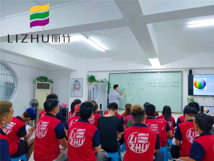 麗竹魔幻色彩課開班，實(shí)力證明南寧學(xué)美發(fā)哪家教學(xué)好