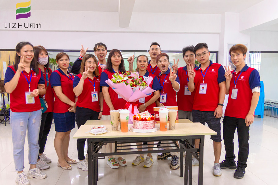 師恩難忘！南寧美發(fā)學校舉行畢業(yè)聚會