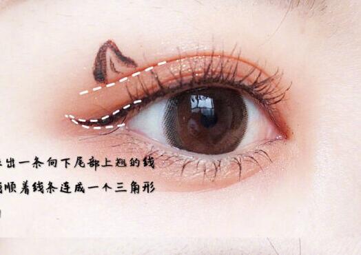 日常眼線快速畫(huà)法，南寧學(xué)化妝的學(xué)校教你