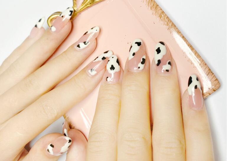 牛奶紋美甲作品，告訴你廣西學美甲哪家有實力