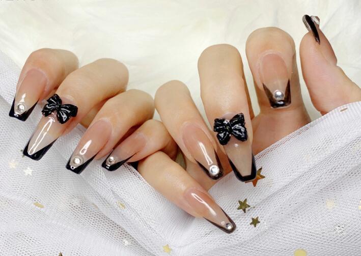 法式蝴蝶結(jié)美甲，用作品展現(xiàn)南寧美甲學(xué)校哪家有實力