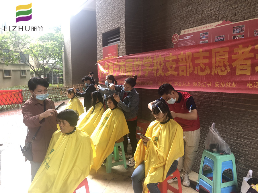 1634373714433946.jpg 20211014龍光君悅?cè)A庭理發(fā)活動.jpg