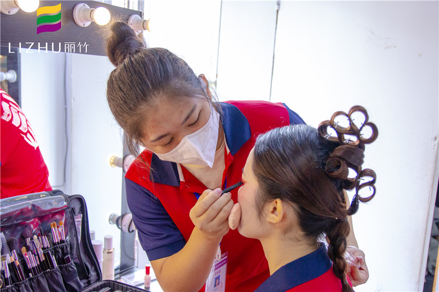 麗竹化妝全能班，實力展示廣西學(xué)彩妝哪里好