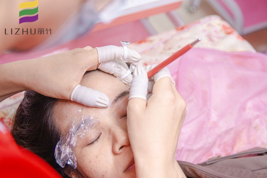 可以讓紋眉變淡的方法，麗竹紋繡學(xué)校教你