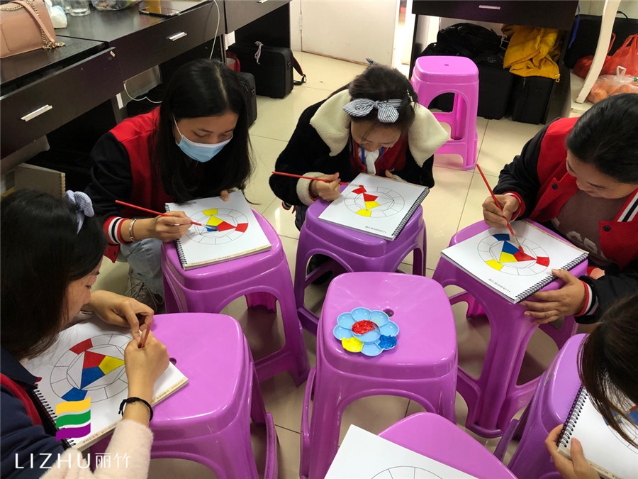 化妝色彩怎么學(xué)？南寧有實(shí)力的化妝學(xué)校這樣教