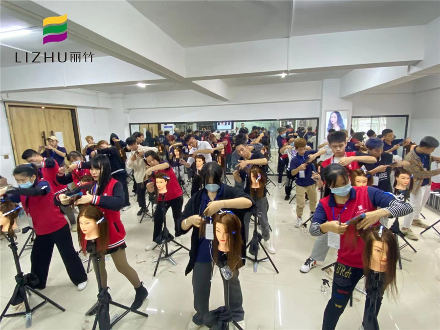 南寧學(xué)美發(fā)有年齡限制嗎？麗竹學(xué)校歡迎你