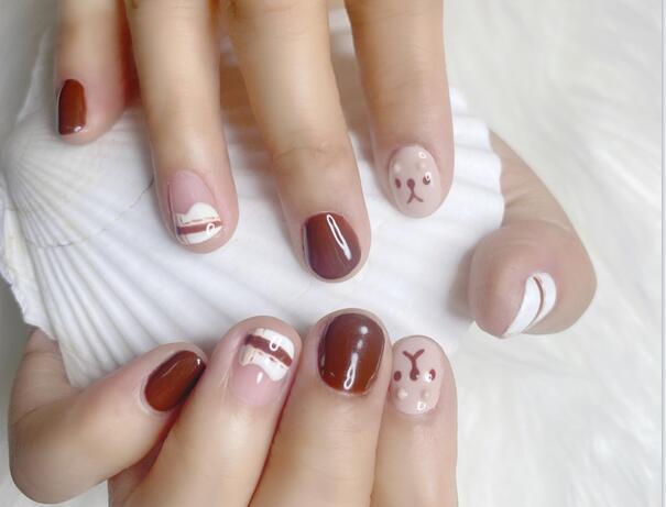 可愛(ài)卡通短圓甲作品，南寧美甲培訓(xùn)機(jī)構(gòu)分享