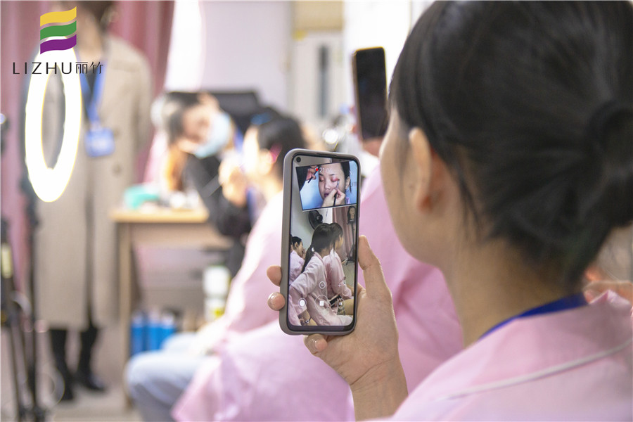 麗竹學(xué)校開(kāi)展美容&化妝交換學(xué)習(xí)班