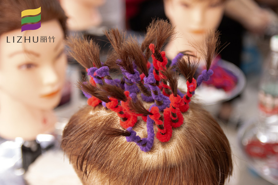 正確的煙花燙教程，南寧排名前十美發(fā)學(xué)校分享