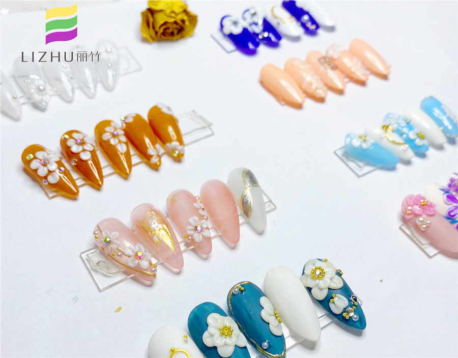 精美雕花美甲作品，告訴你南寧哪里可以學(xué)雕花美甲