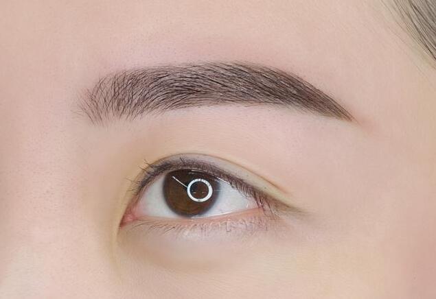 霧眉做完為什么發(fā)紅？南寧專業(yè)紋繡學(xué)校給你解釋