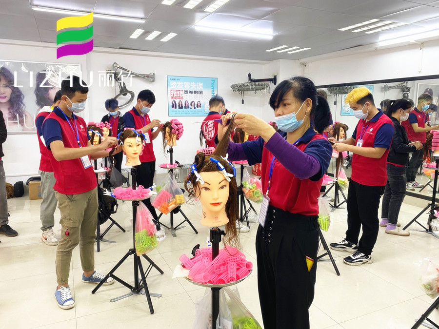 南寧燙發(fā)課堂：美發(fā)卷發(fā)筒怎么用？