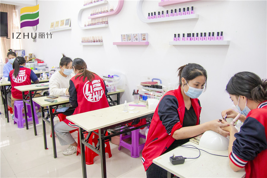 南寧美甲培訓(xùn)學(xué)?；A(chǔ)班升班考核