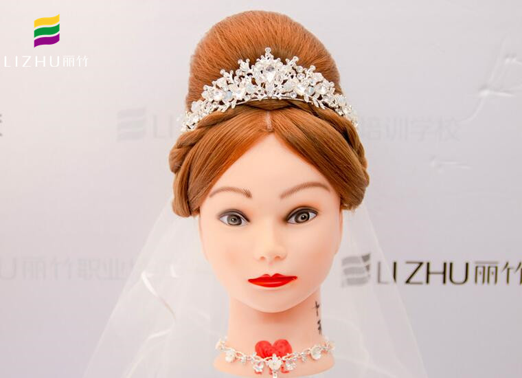 “赫本頭”編發(fā)，南寧教編發(fā)哪家學(xué)校好？