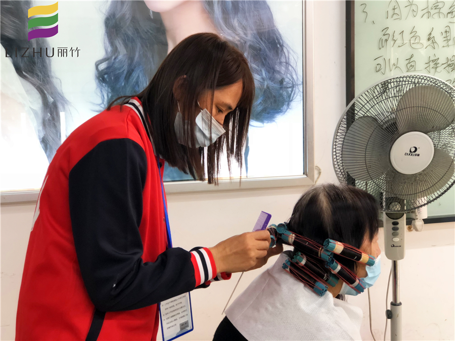 廣西南寧美發(fā)培訓(xùn)學(xué)校分享：燙發(fā)后注意事項(xiàng)