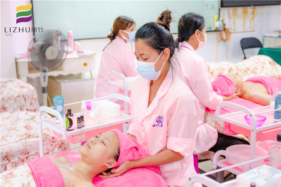 你為什么要做肩頸護(hù)理？南寧專業(yè)美容培訓(xùn)幫你分析