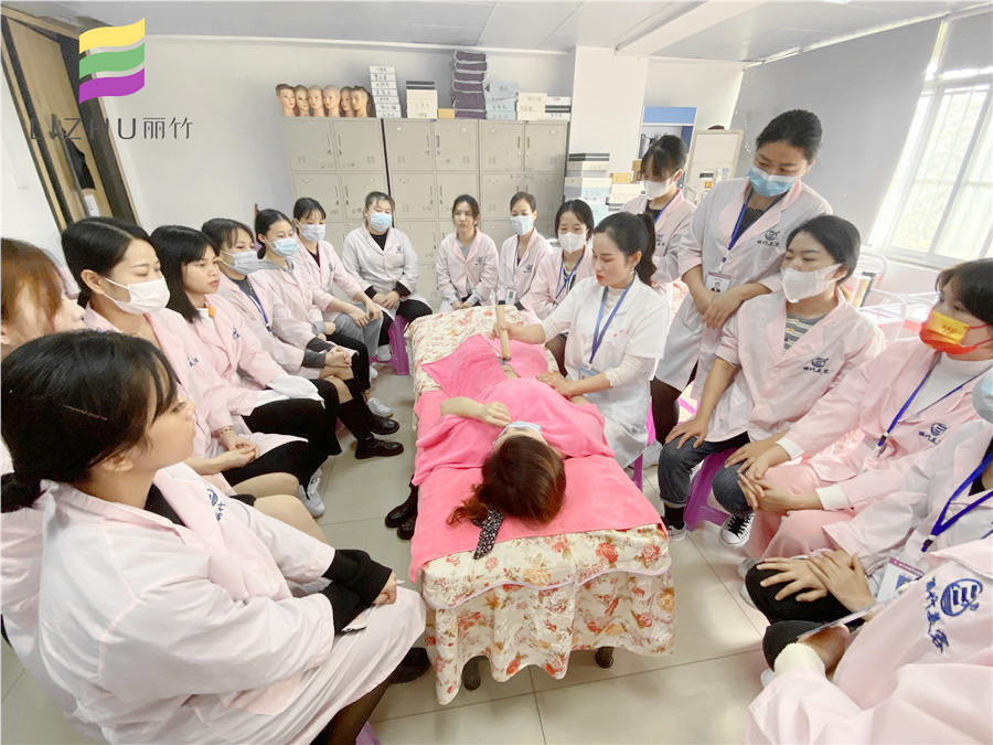 艾灸肚臍的好處，南寧美容養(yǎng)生培訓(xùn)班老師告訴你