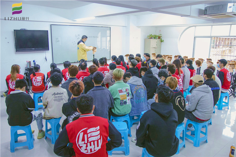 修剪平頭的技巧，廣西教理發(fā)學(xué)校課程內(nèi)容