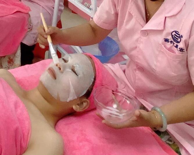 冬日皮膚補水-濕敷的步驟，南寧有實力的美容培訓(xùn)分享