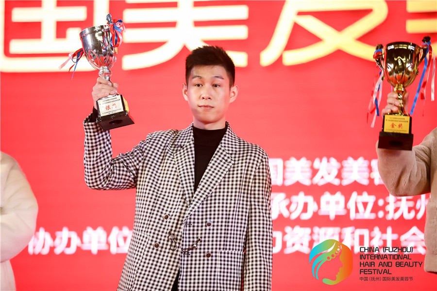 亞軍！祝賀玉可寧老師在全國美發(fā)美容行業(yè)職業(yè)技能競賽斬獲佳績