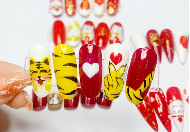彩繪招財貓美甲，南寧美甲學?？钍酵扑]