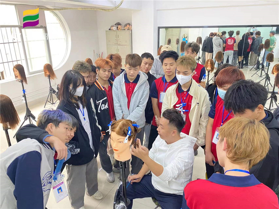 女式短發(fā)漸增層次剪發(fā)，南寧美發(fā)修剪課程