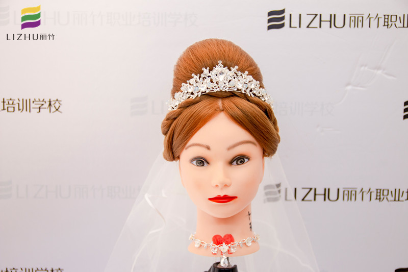 南寧盤發(fā)培訓(xùn)作品：赫本包造型