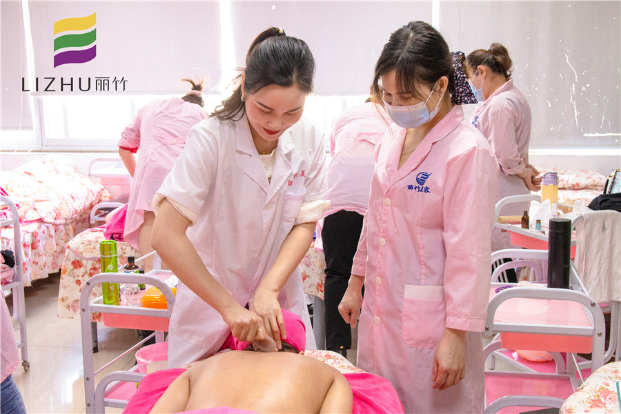 背部按摩知多少？廣西排名前十美容學(xué)校告訴你