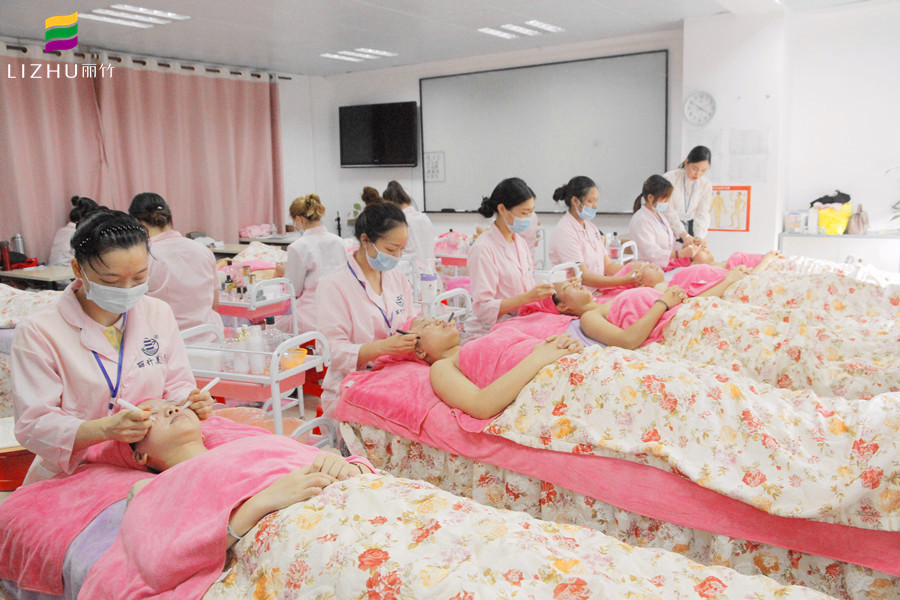 面部撥筋的特色，南寧美容實(shí)訓(xùn)項(xiàng)目