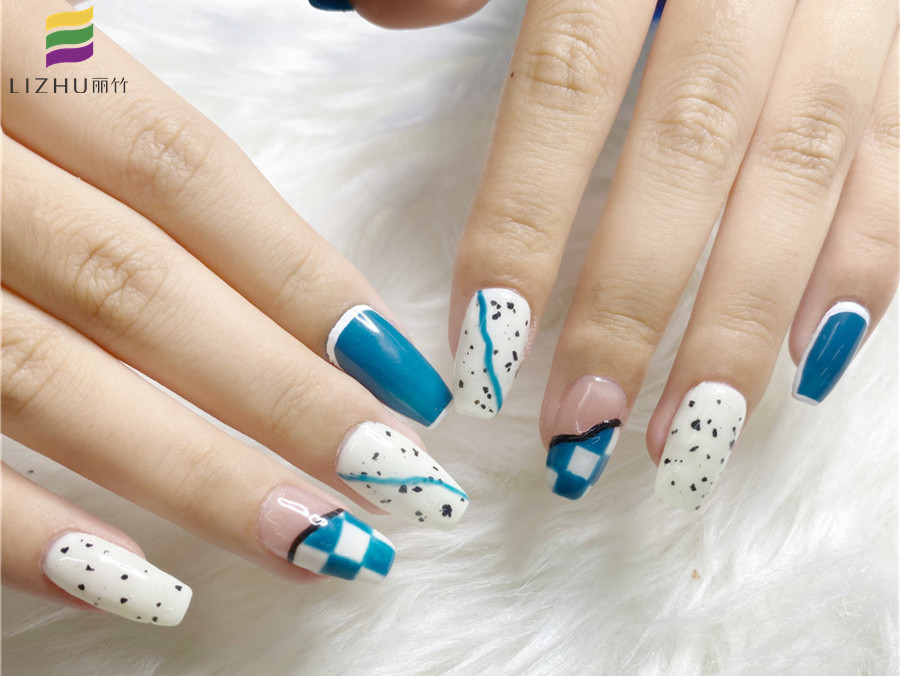 秋冬撞色美甲推薦，看看廣西南寧美甲學(xué)校哪家教得好