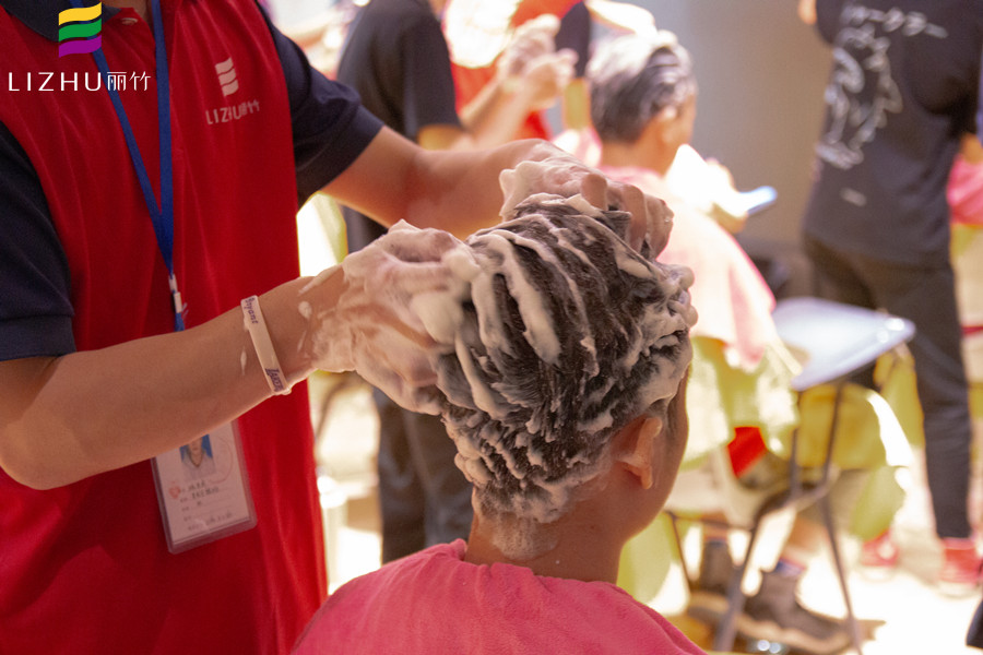 頭發(fā)干枯毛躁怎么辦？廣西美發(fā)護理技巧大放送