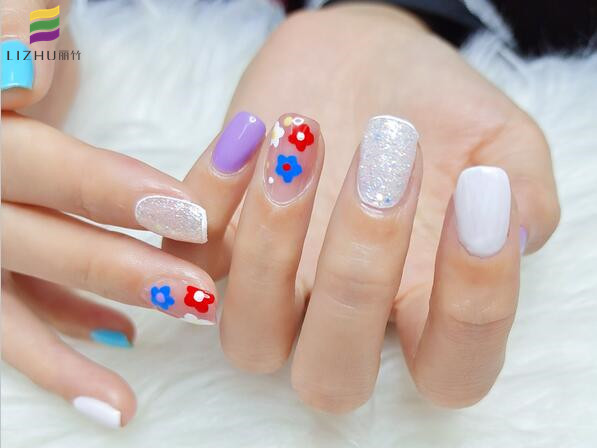 春日美甲，藍天白云，花兒朵朵開