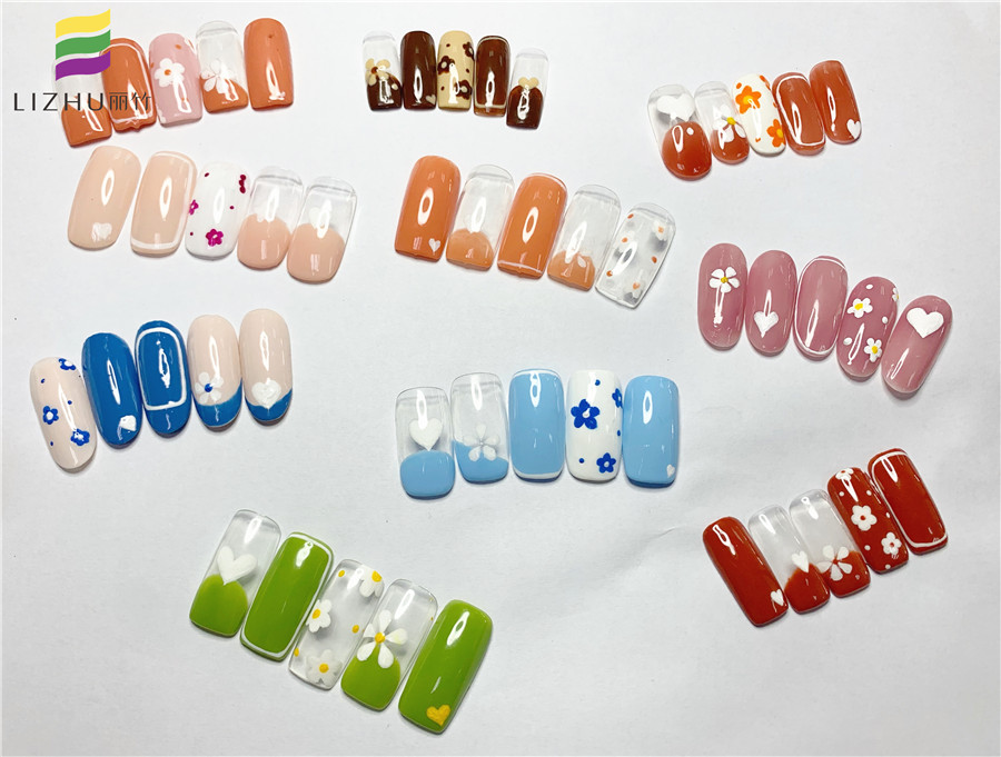 小清新彩繪花朵美甲，南寧美甲學(xué)校十大品牌作品