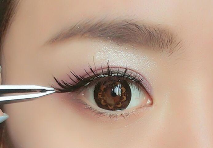 嫁接睫毛有什么好處？南寧美睫紋繡學(xué)校分享