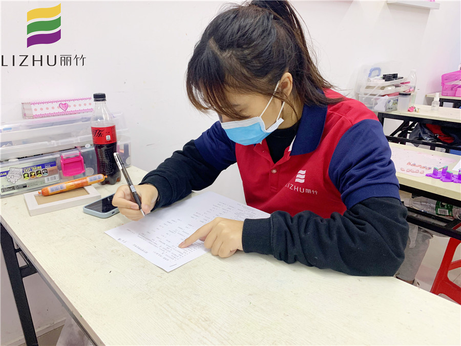 廣西美甲學(xué)校十大名校：學(xué)美甲為什么要重視理論？