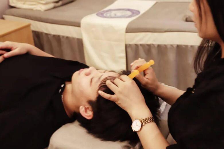 頭部撥筋的好處，南寧美容學(xué)校十大品牌課程