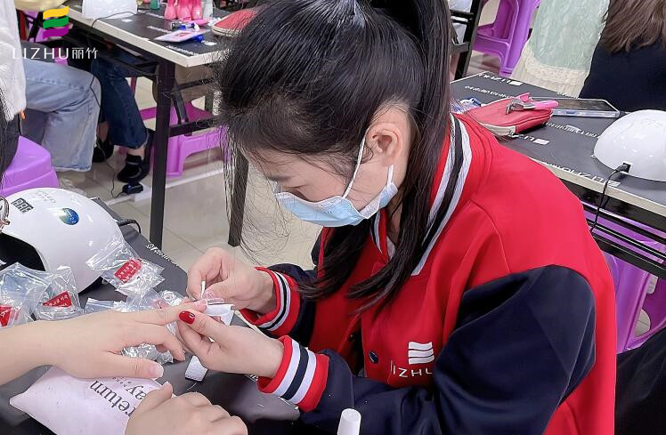 半貼甲片怎么貼？學美甲理論知識分享