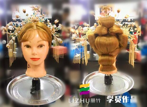 秀禾卷筒造型手法，廣西新娘化妝培訓(xùn)給你教程