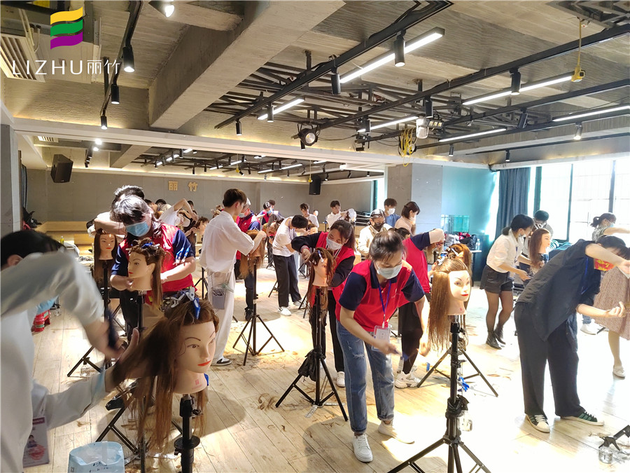 南寧學(xué)剪女頭發(fā)哪里比較好？歡迎到南寧女士剪發(fā)培訓(xùn)班