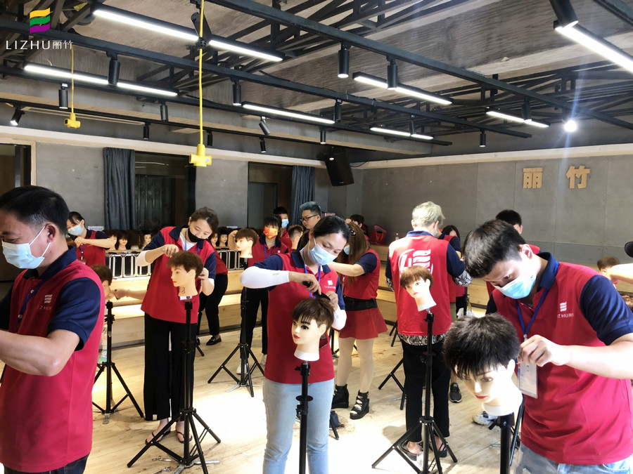 如何快速剪男發(fā)？廣西男士頭發(fā)修剪教程分享